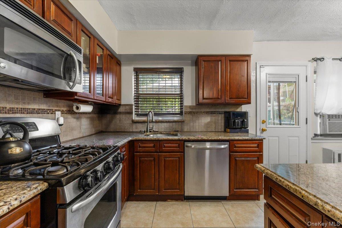 Single Family Eastchester Road Bronx, NY 10469, MLS-1023087-8