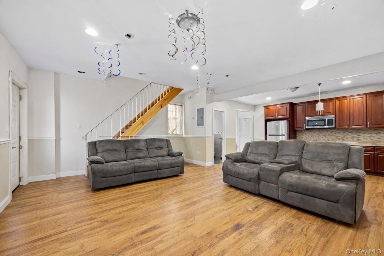 Single Family E 224th Street  Bronx, NY 10466, MLS-1023088-3