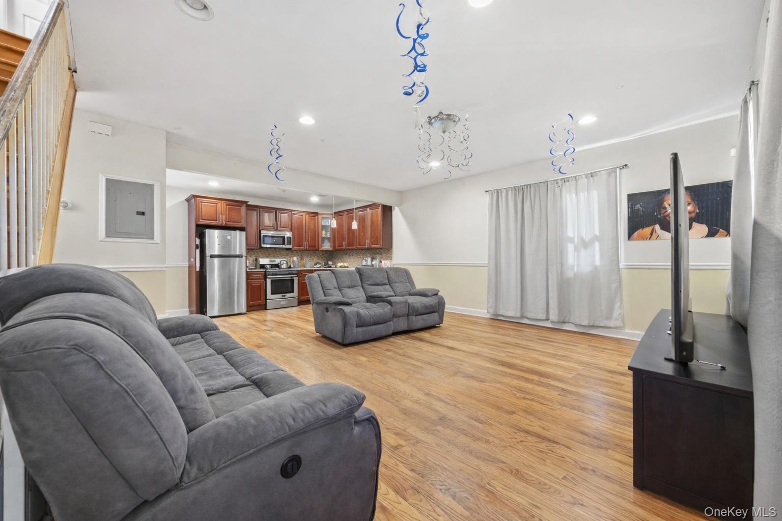 Single Family E 224th Street  Bronx, NY 10466, MLS-1023088-4