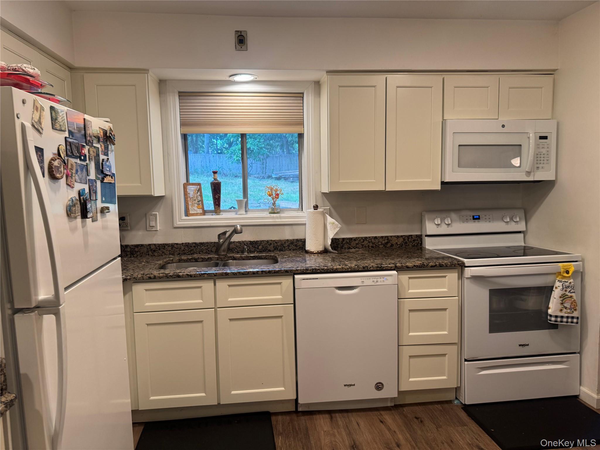 Single Family Bushwick Street  Suffolk County, NY 11747, MLS-1023194-8