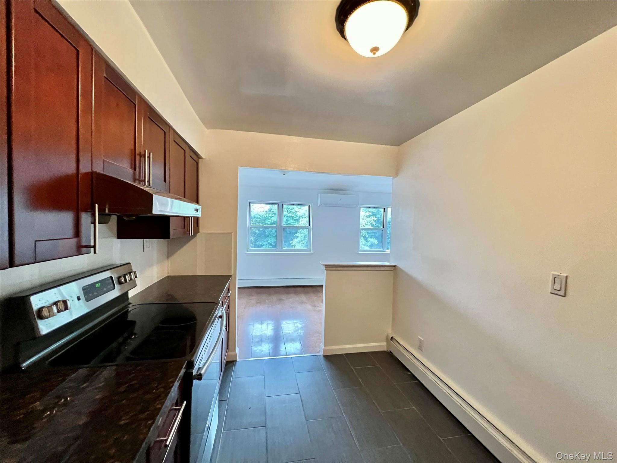 Single Family Little Neck Parkway  Queens, NY 11004, MLS-1023213-12
