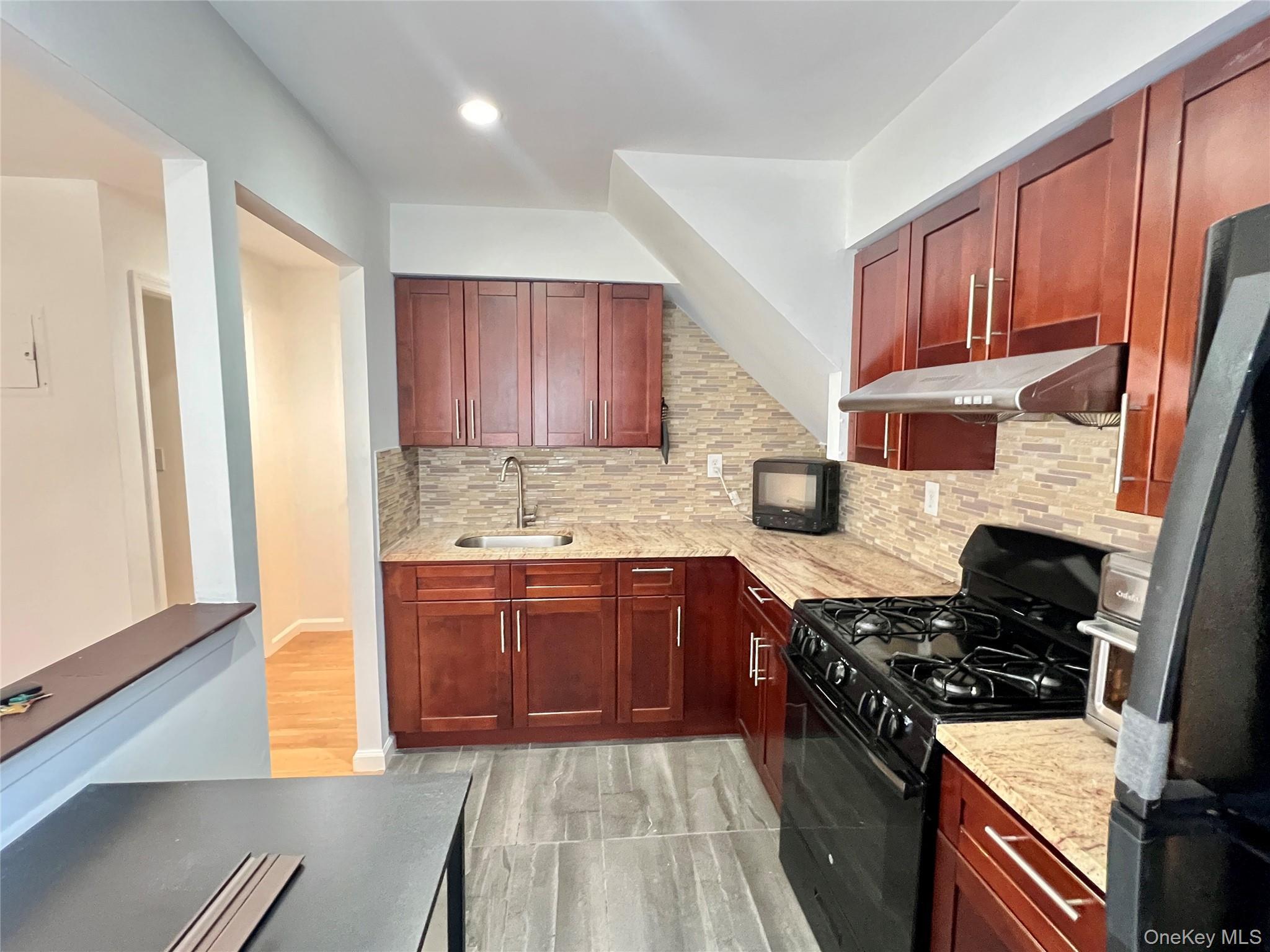 Single Family Little Neck Parkway  Queens, NY 11004, MLS-1023213-25