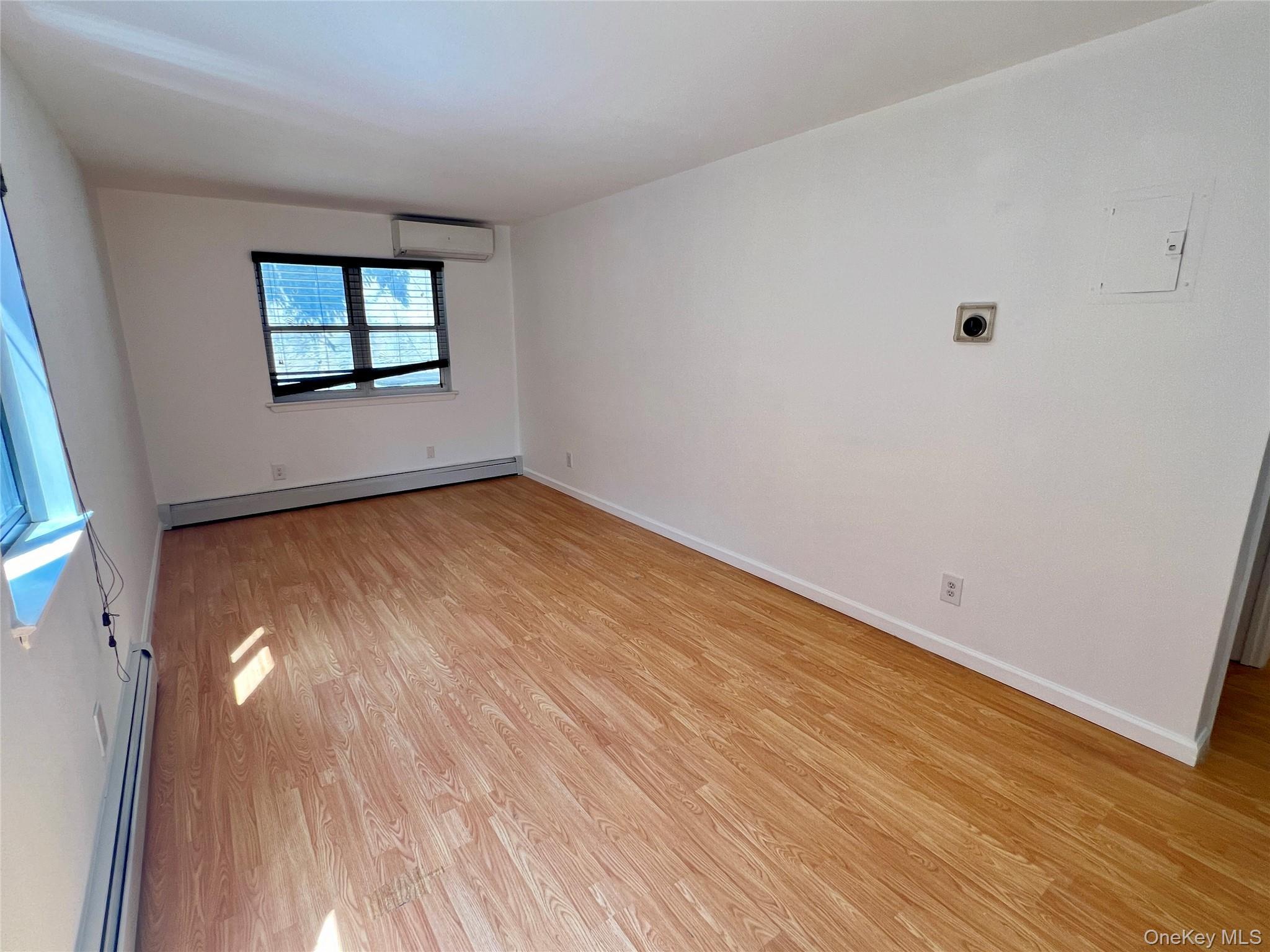 Single Family Little Neck Parkway  Queens, NY 11004, MLS-1023213-28