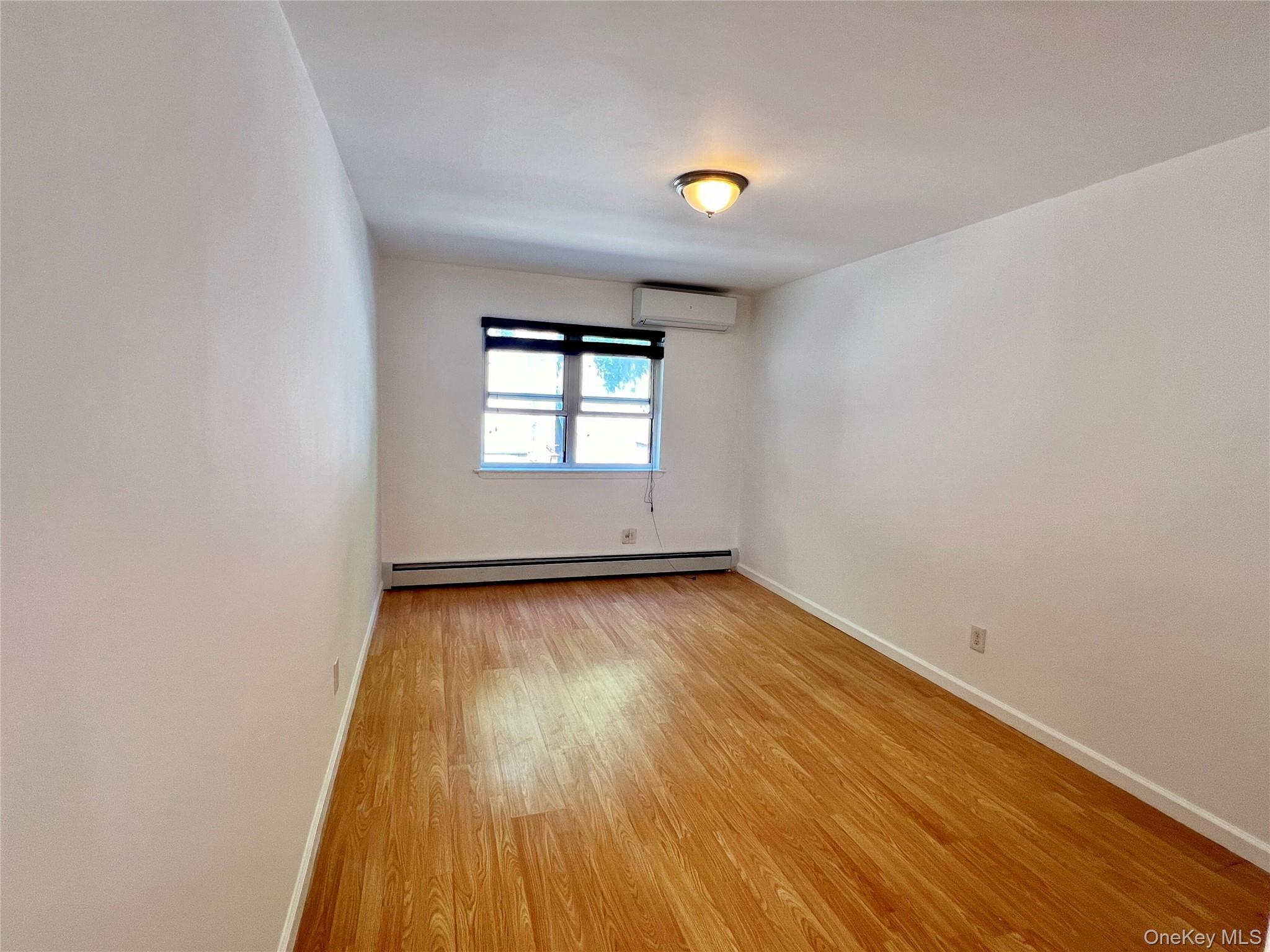 Single Family Little Neck Parkway  Queens, NY 11004, MLS-1023213-29