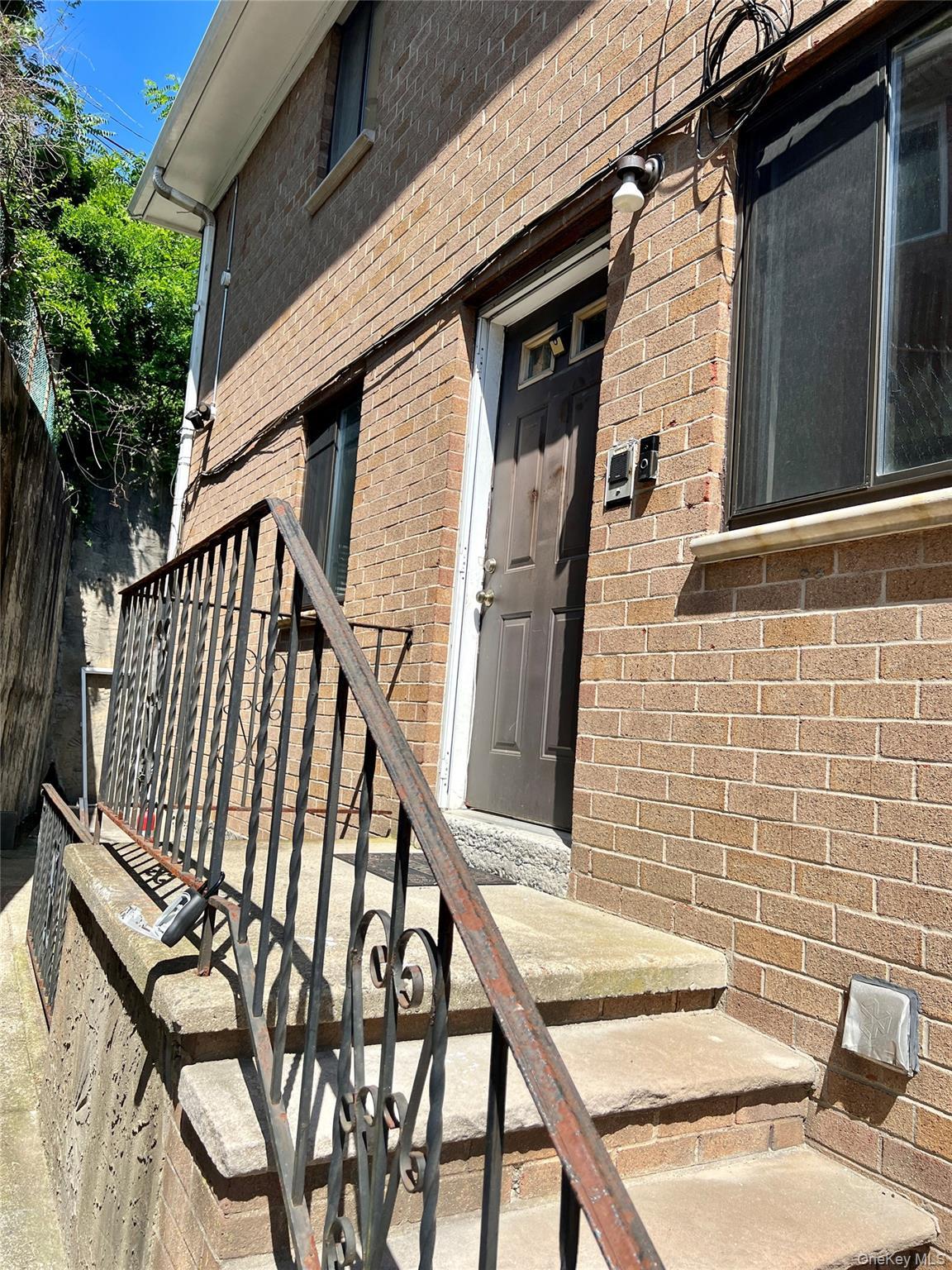 Single Family Little Neck Parkway  Queens, NY 11004, MLS-1023213-4