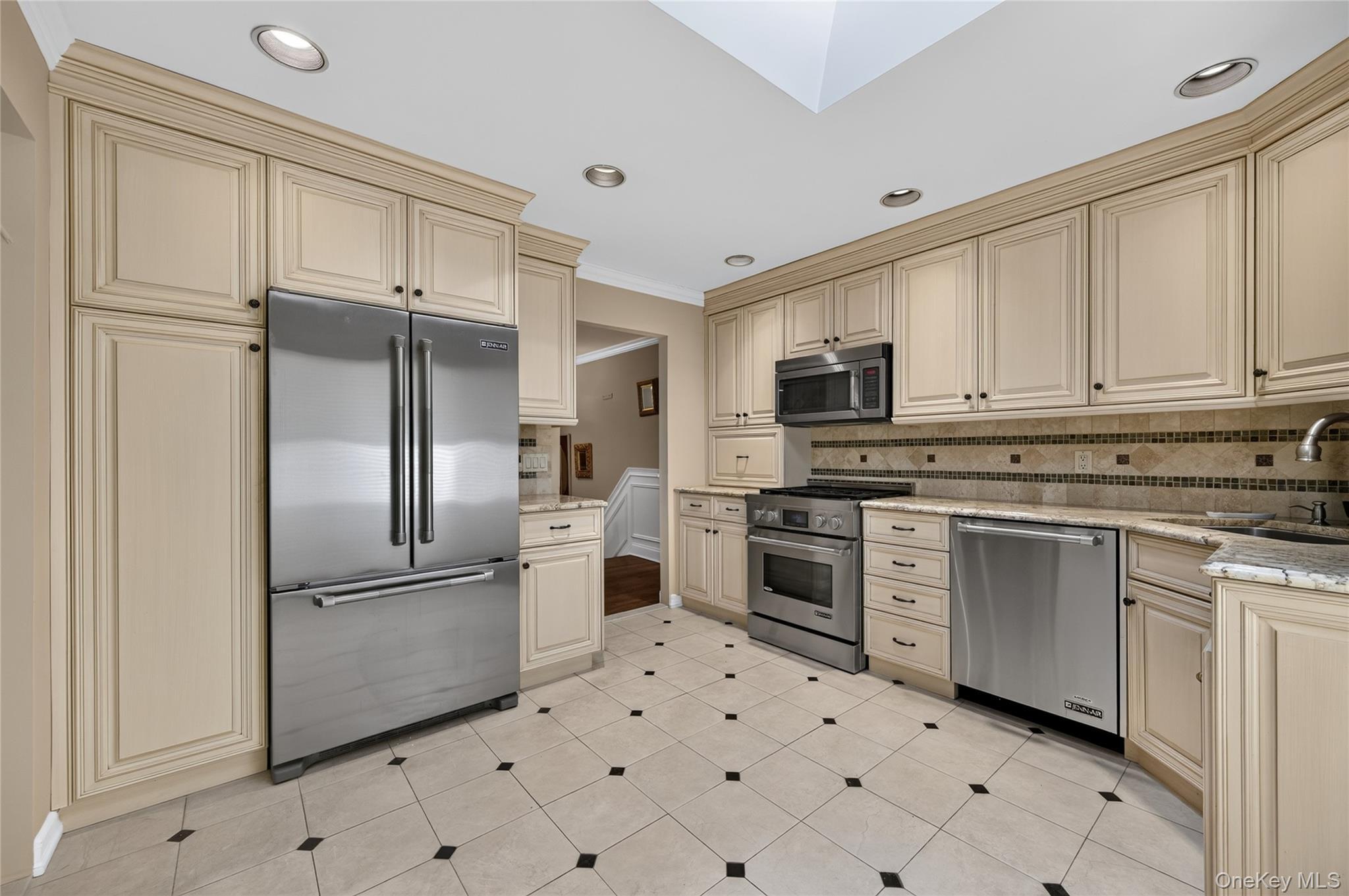 Single Family Chatham Road Suffolk County, NY 11725, MLS-1023277-4
