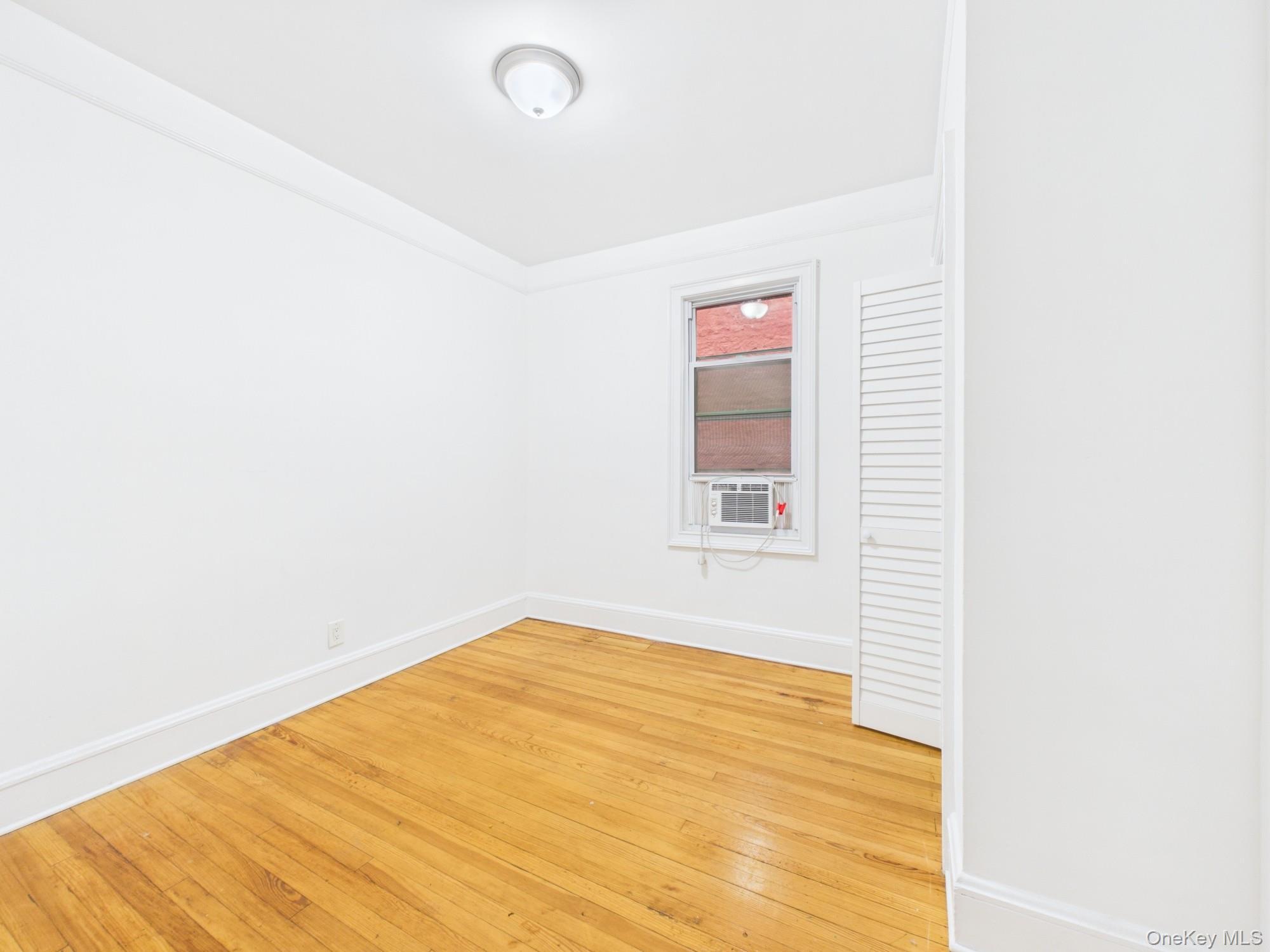 Single Family E 197th Street Bronx, NY 10461, MLS-1023311-11
