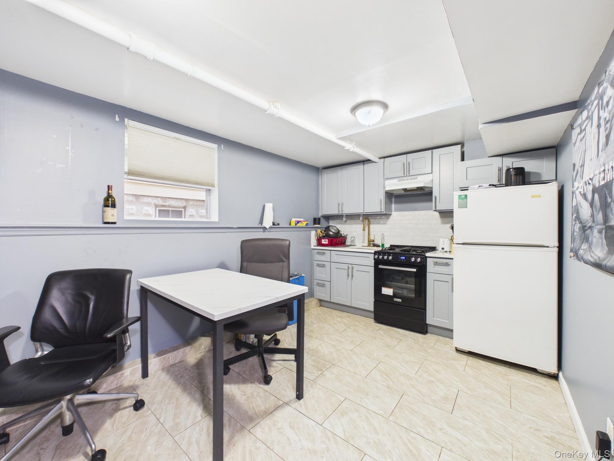Single Family E 197th Street Bronx, NY 10461, MLS-1023311-15