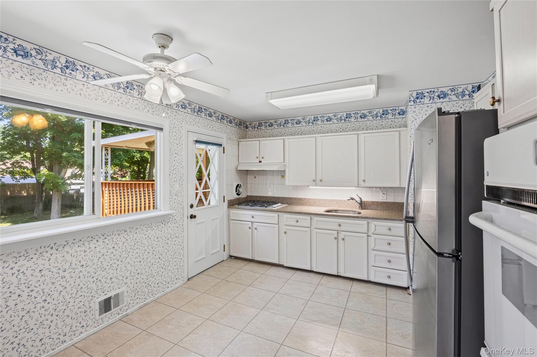 Single Family Burr Road Suffolk County, NY 11731, MLS-1023359-4