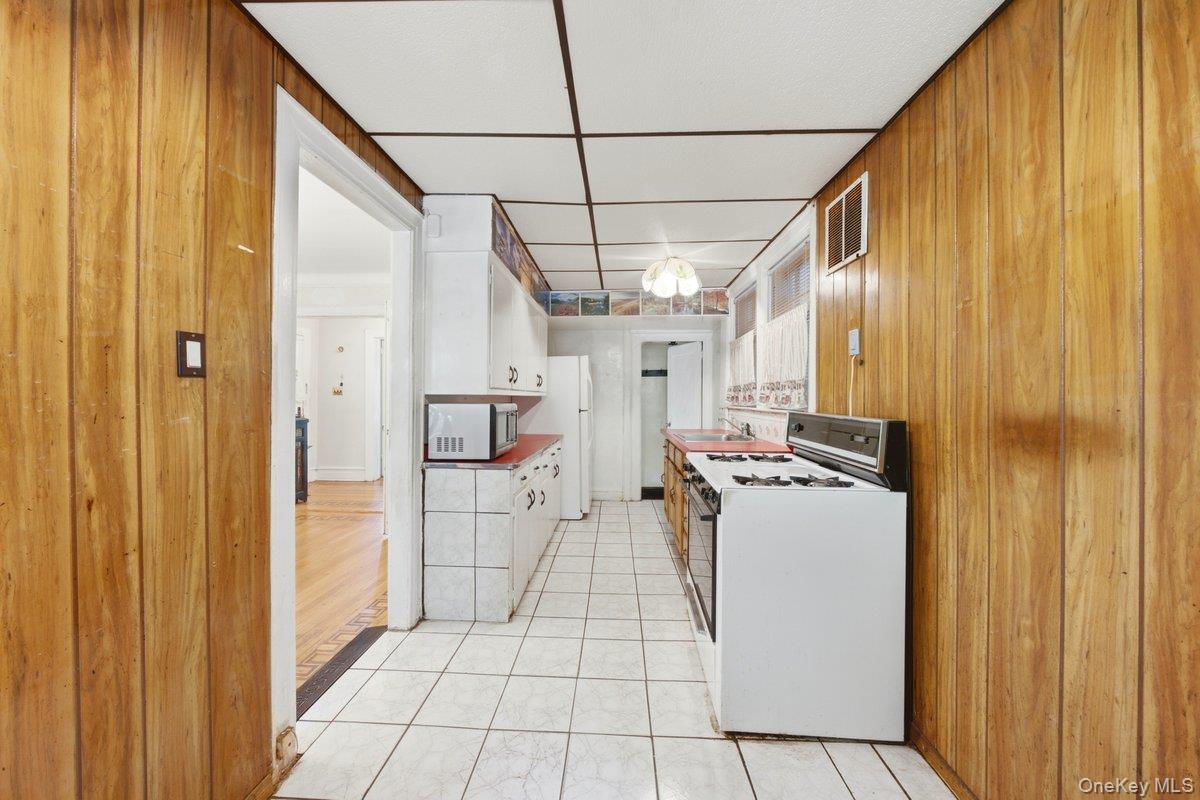 Single Family Post Road  Bronx, NY 10471, MLS-1023363-5