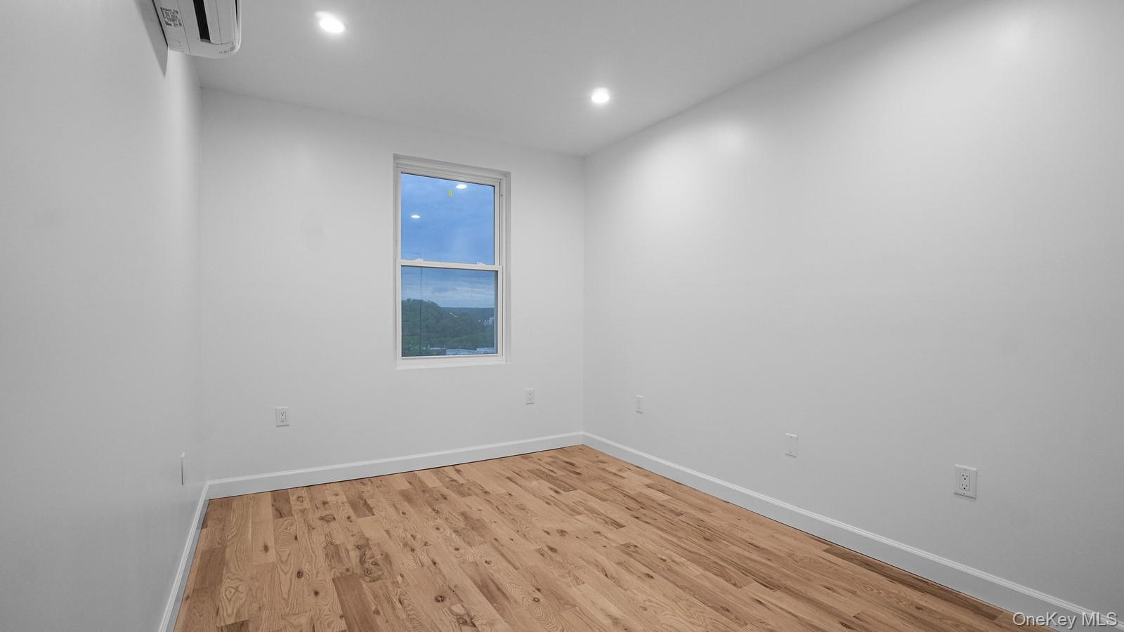Single Family Popham Avenue Bronx, NY 10453, MLS-1023369-17