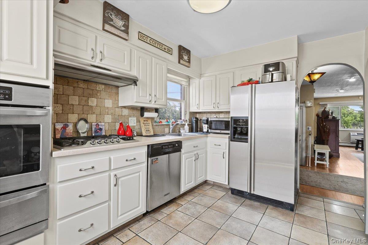 Single Family Ampere Avenue  Bronx, NY 10465, MLS-1023372-10