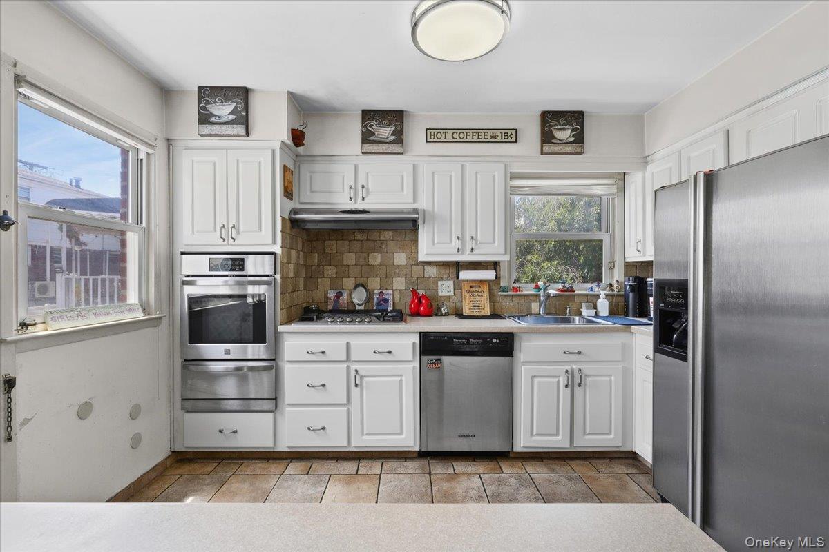 Single Family Ampere Avenue  Bronx, NY 10465, MLS-1023372-12