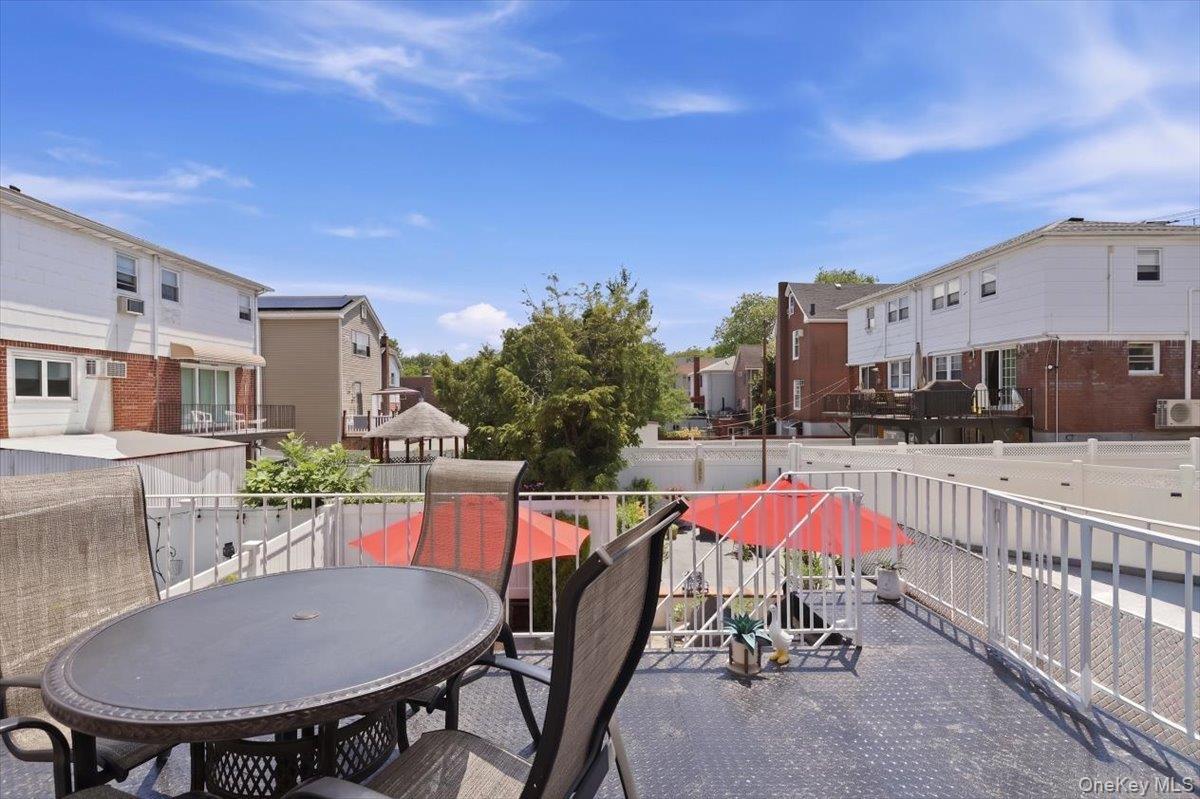 Single Family Ampere Avenue  Bronx, NY 10465, MLS-1023372-22