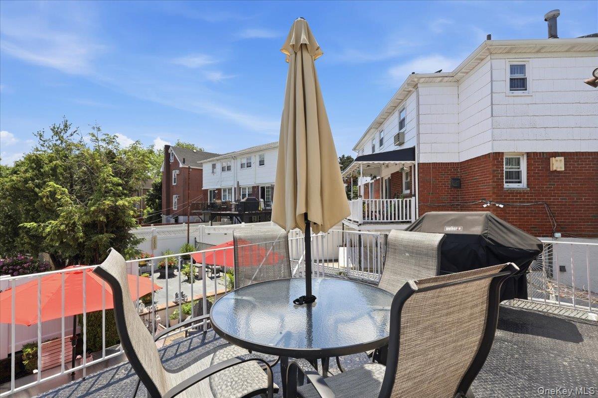 Single Family Ampere Avenue  Bronx, NY 10465, MLS-1023372-23
