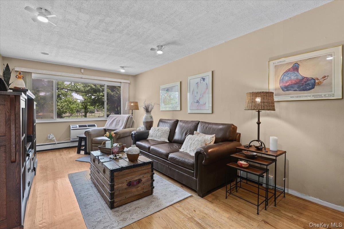 Single Family Ampere Avenue  Bronx, NY 10465, MLS-1023372-4