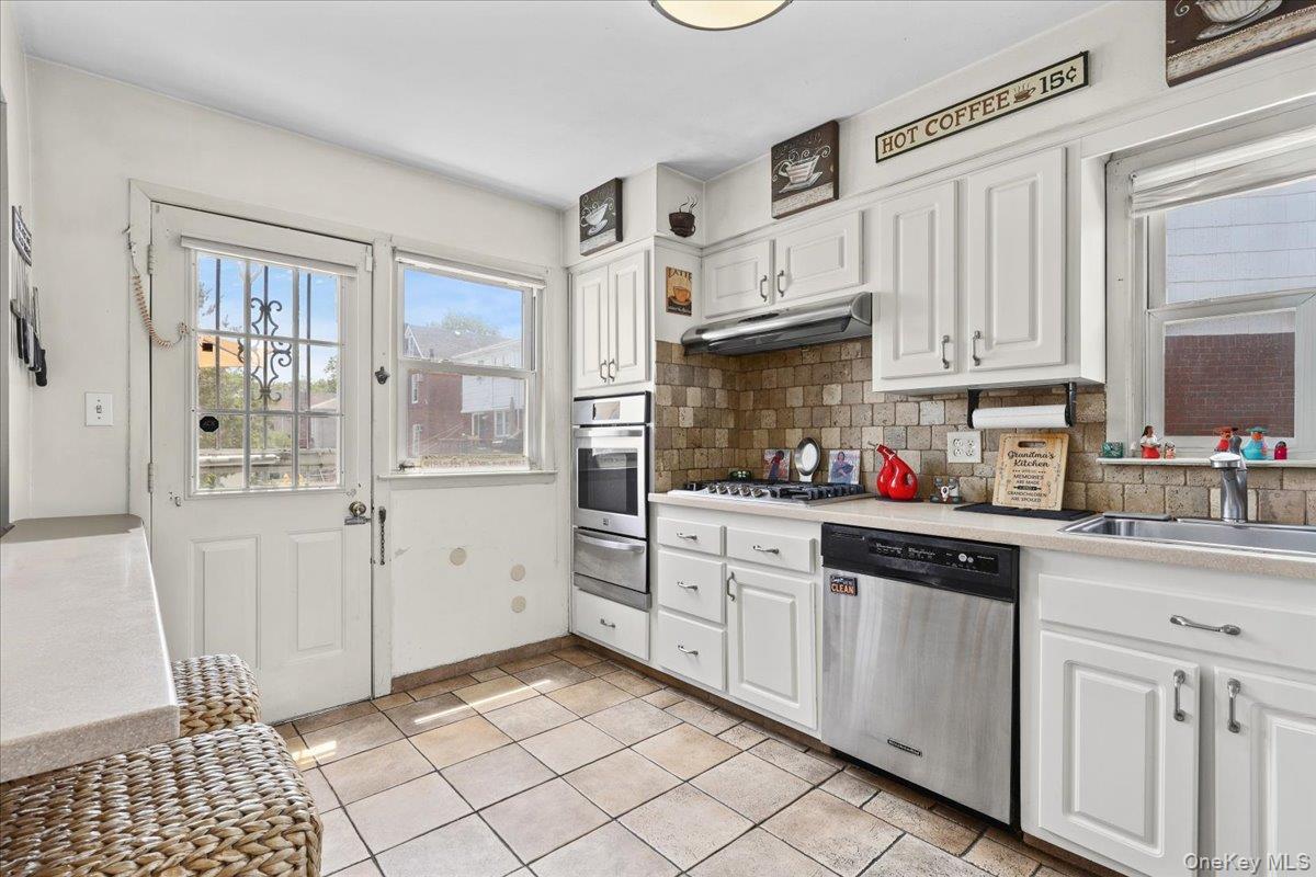 Single Family Ampere Avenue  Bronx, NY 10465, MLS-1023372-9