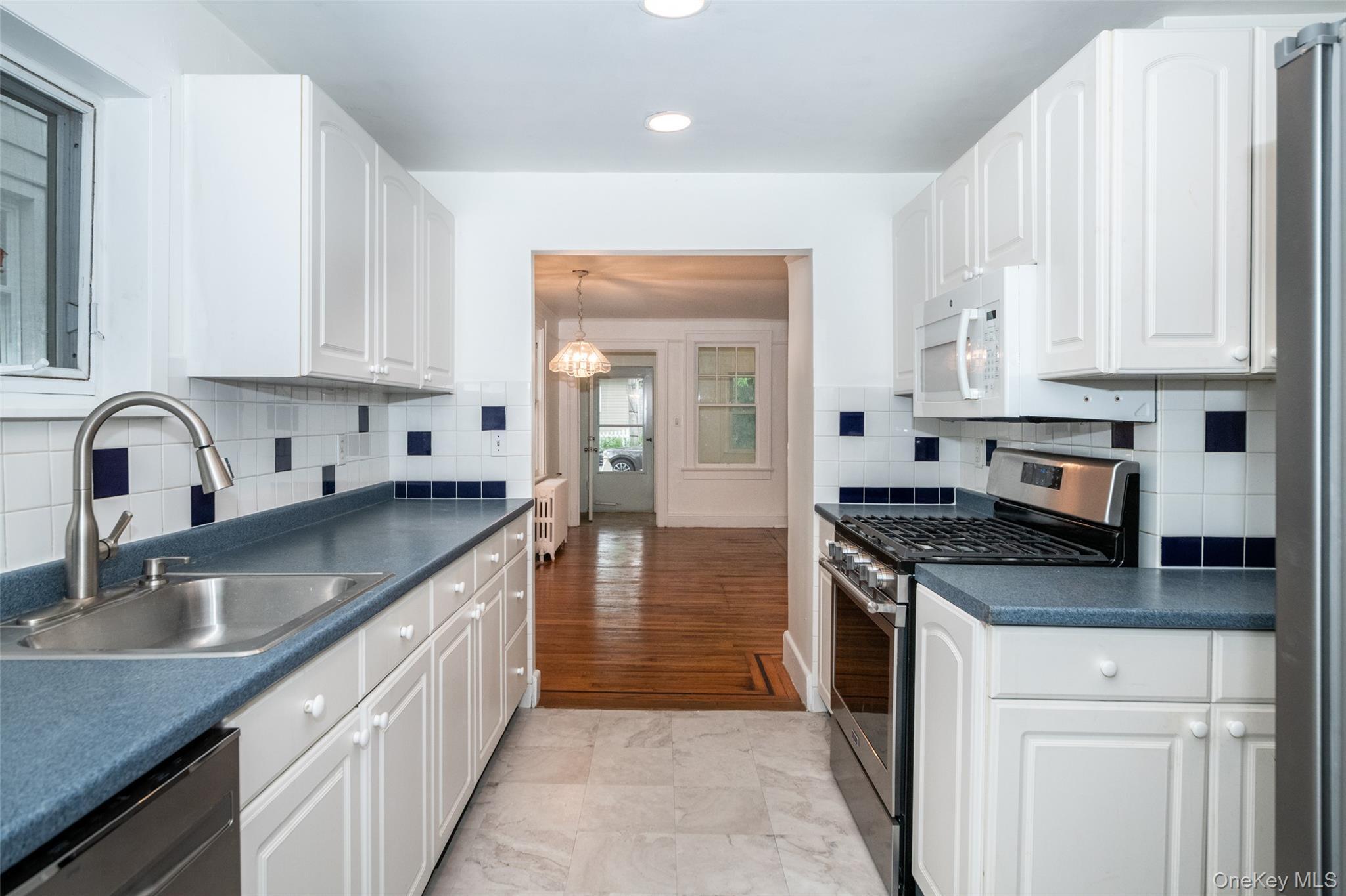 Single Family Terrace Street Bronx, NY 10464, MLS-1023397-4