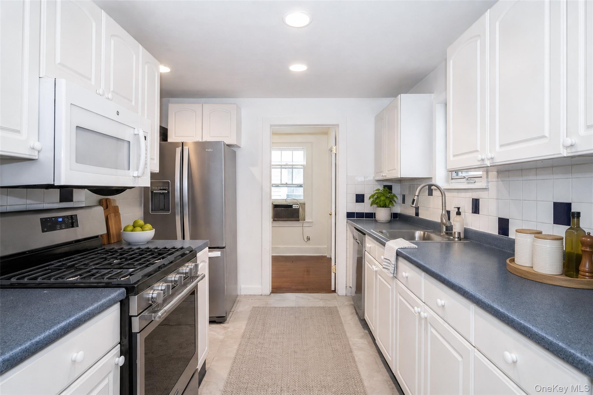 Single Family Terrace Street Bronx, NY 10464, MLS-1023397-6