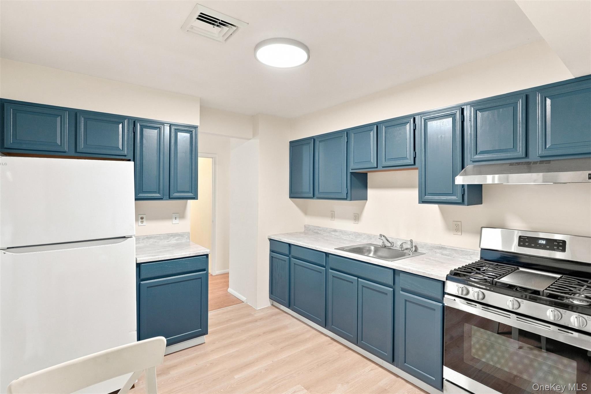 Single Family Sutton Park Road Dutchess County, NY 12603, MLS-1023468-16