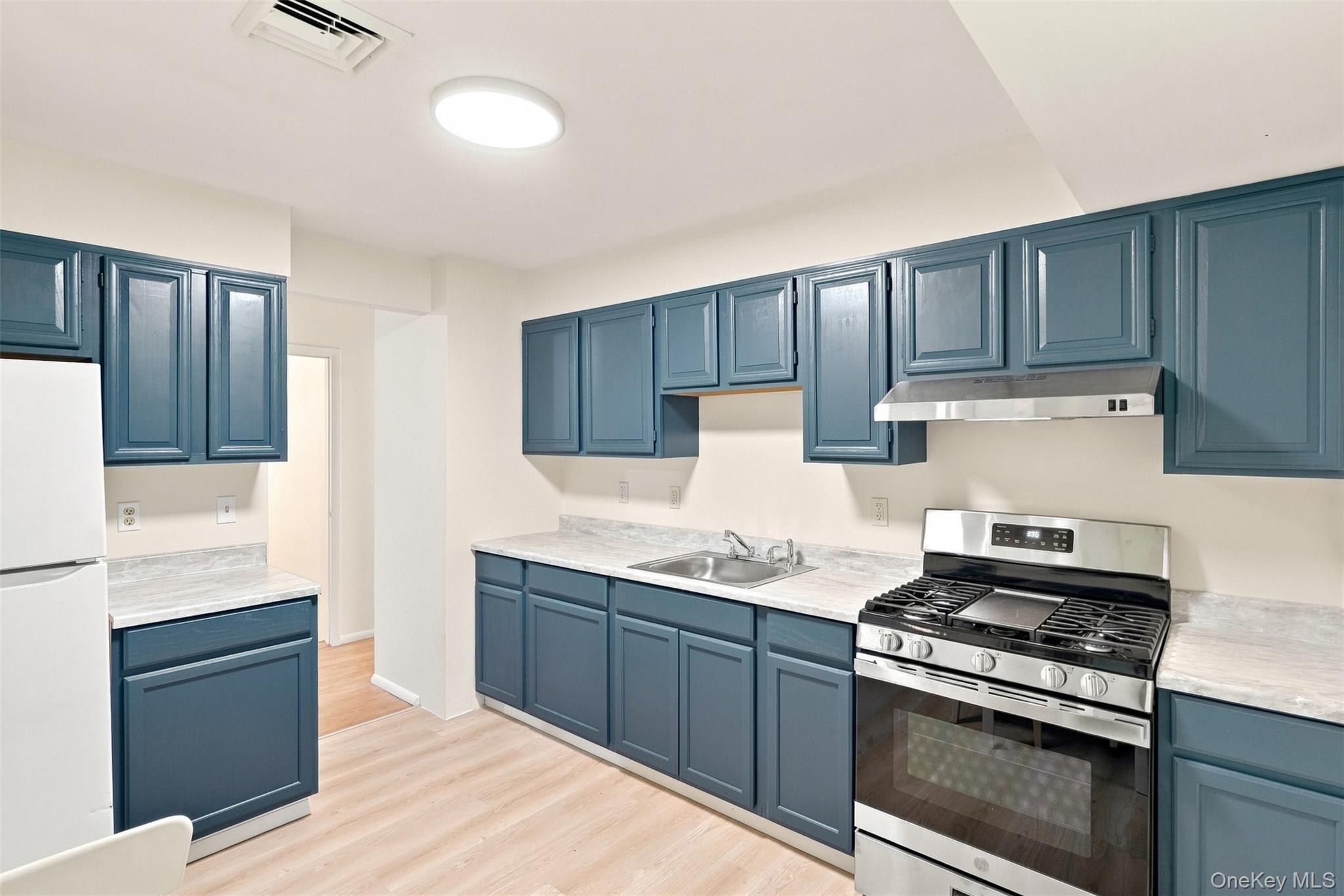 Single Family Sutton Park Road Dutchess County, NY 12603, MLS-1023468-17