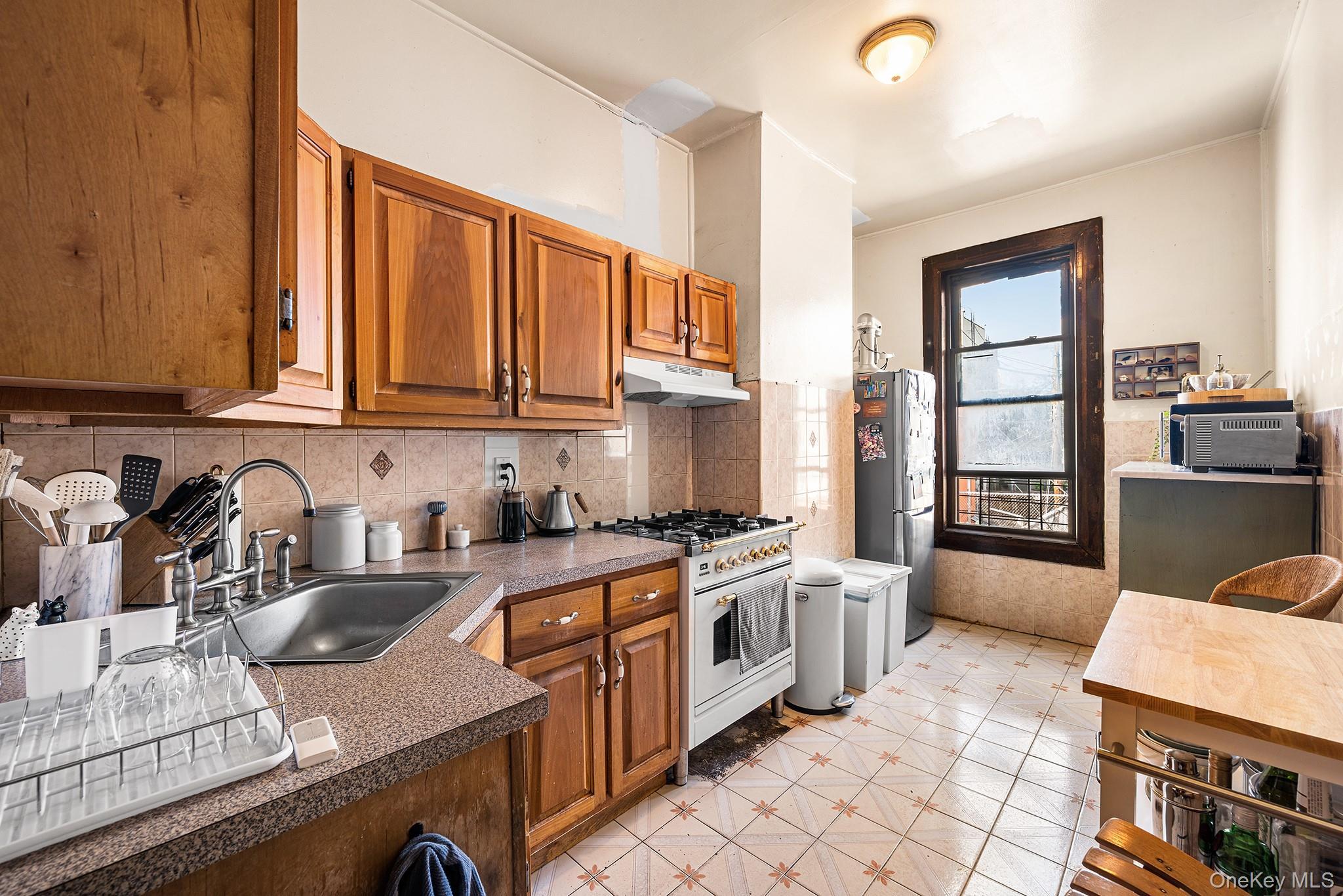 Single Family Knickerbocker Avenue  Brooklyn, NY 11221, MLS-1023510-12