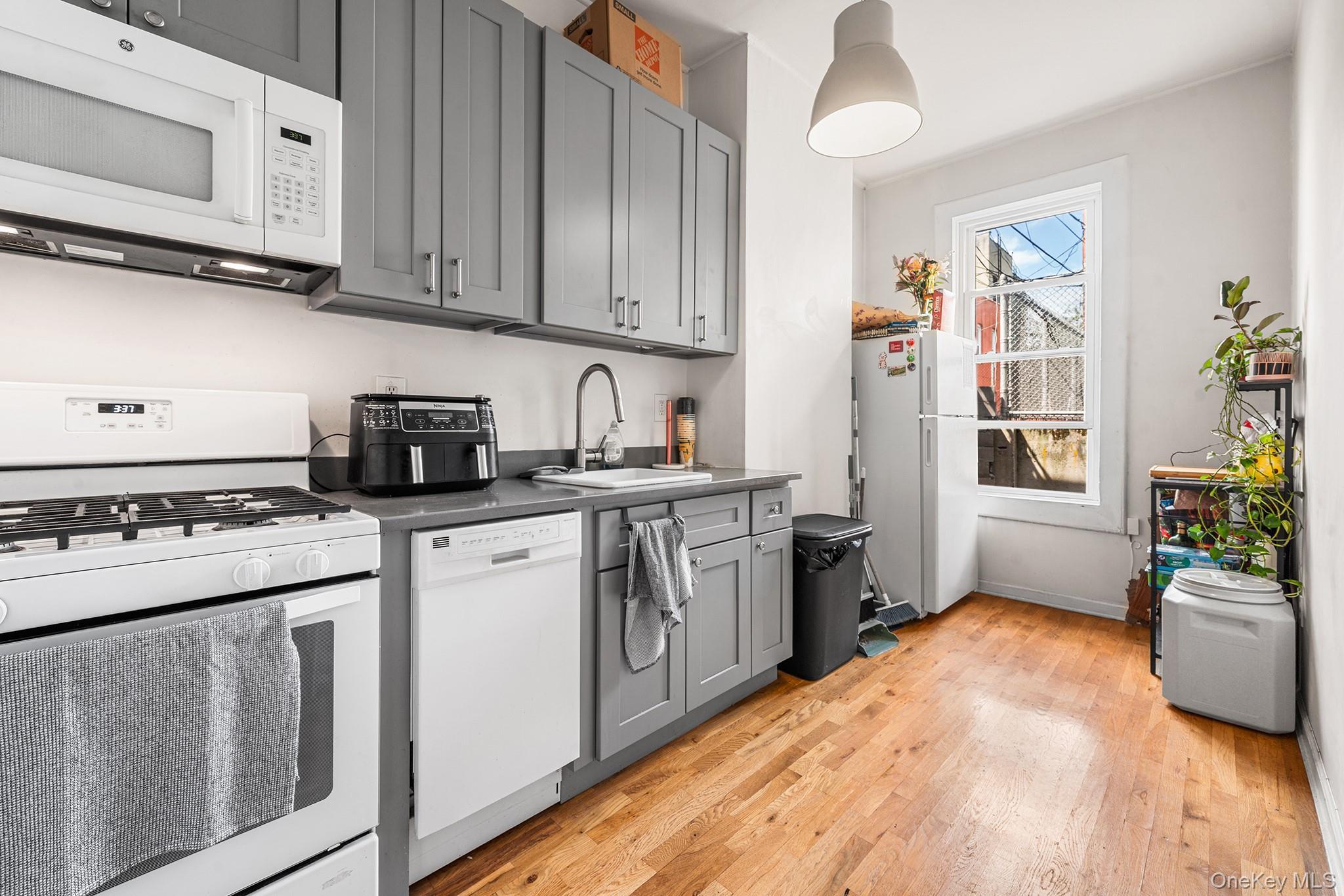 Single Family Knickerbocker Avenue  Brooklyn, NY 11221, MLS-1023510-18