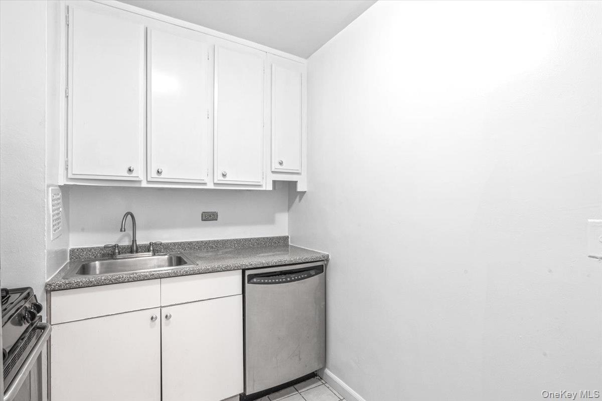Coop Main Street Queens, NY 11501, MLS-1023577-2