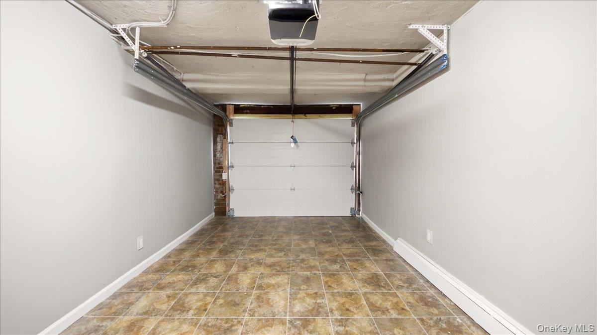 Single Family Gunther Avenue Bronx, NY 10469, MLS-1023633-16