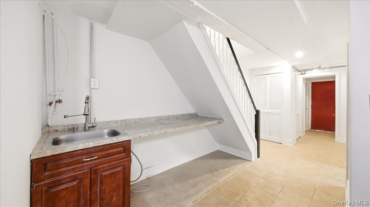 Single Family Gunther Avenue Bronx, NY 10469, MLS-1023633-18