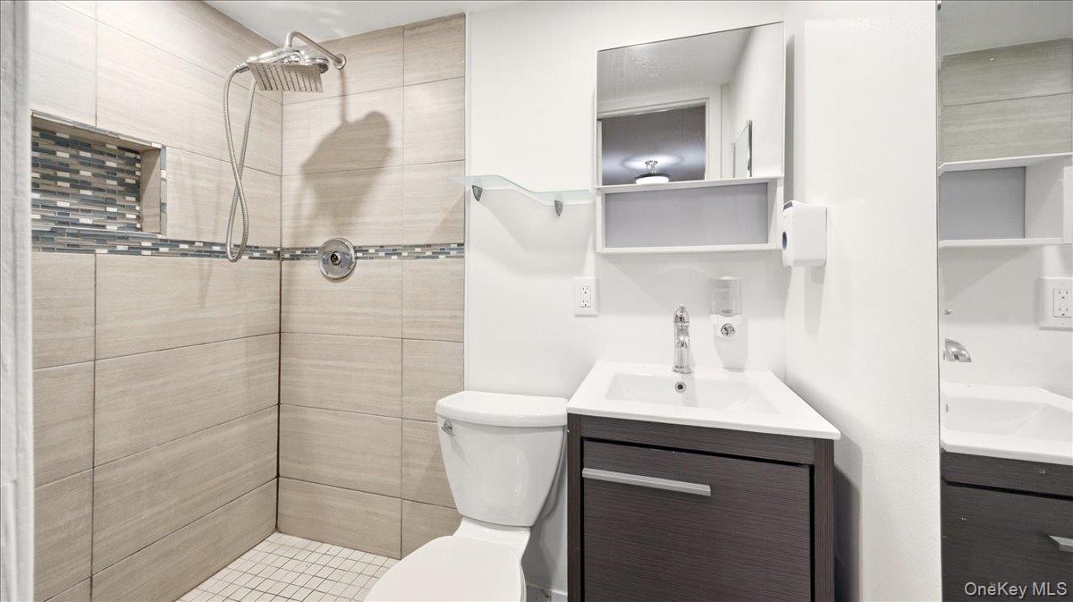 Single Family Gunther Avenue Bronx, NY 10469, MLS-1023633-19