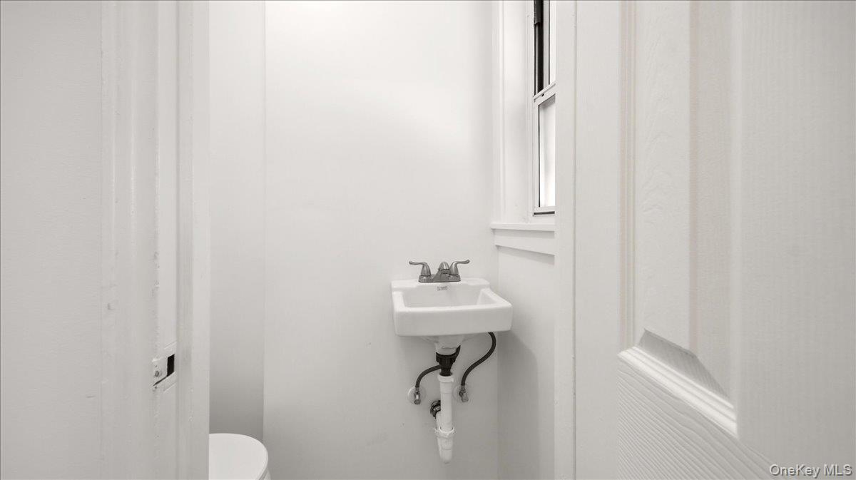 Single Family Gunther Avenue Bronx, NY 10469, MLS-1023633-8