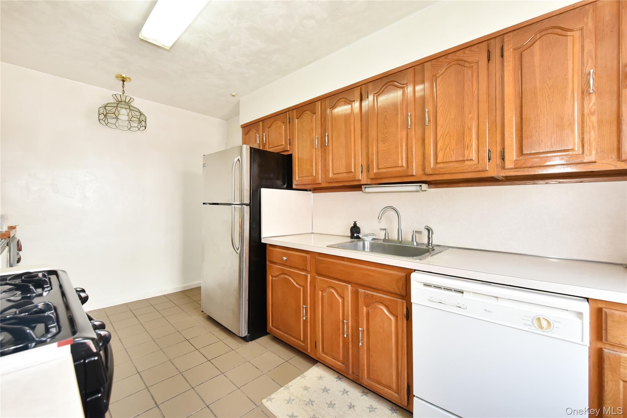 Single Family 69th Avenue Queens, NY 11365, MLS-1023644-12