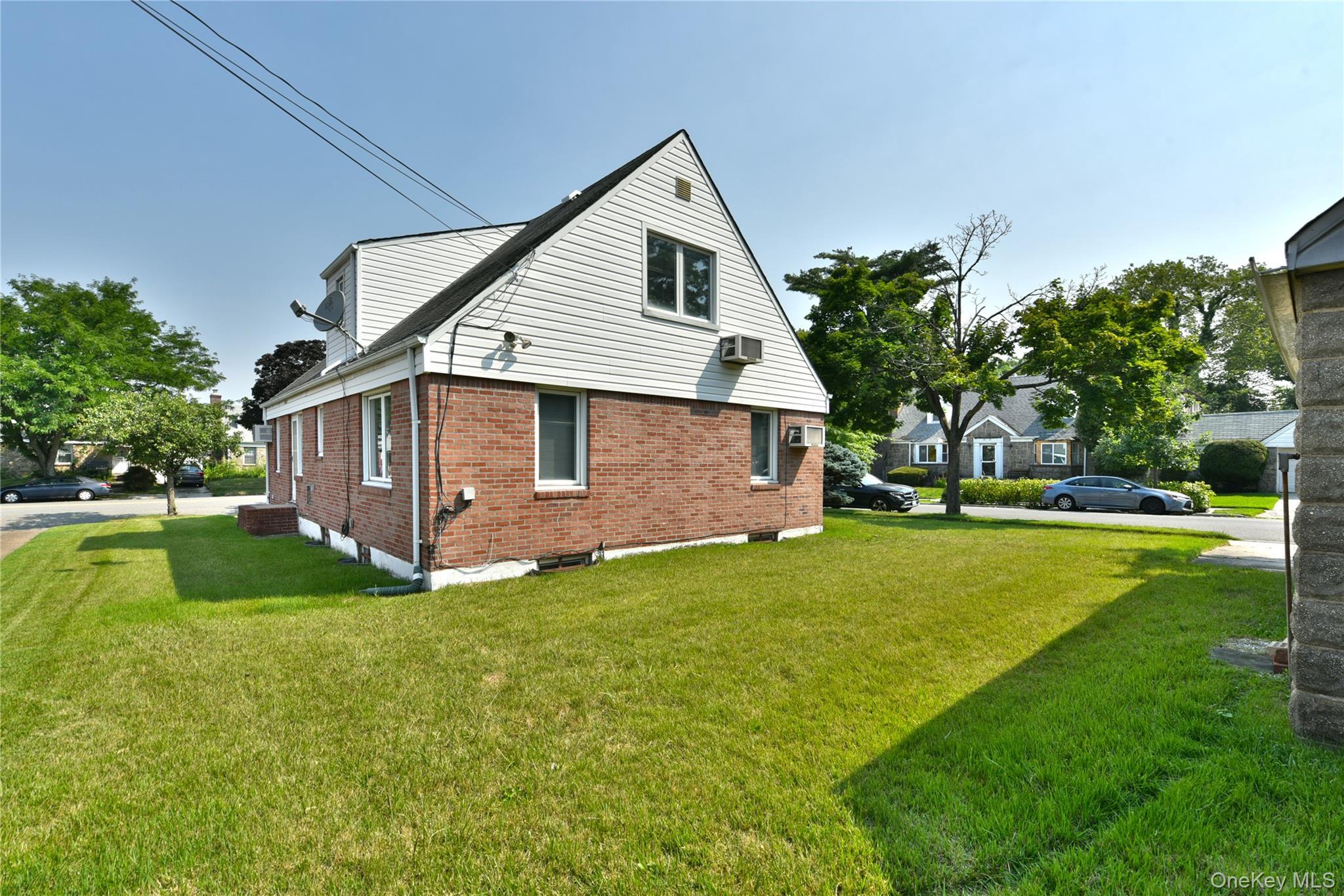 Single Family 69th Avenue  Queens, NY 11365, MLS-1023644-30