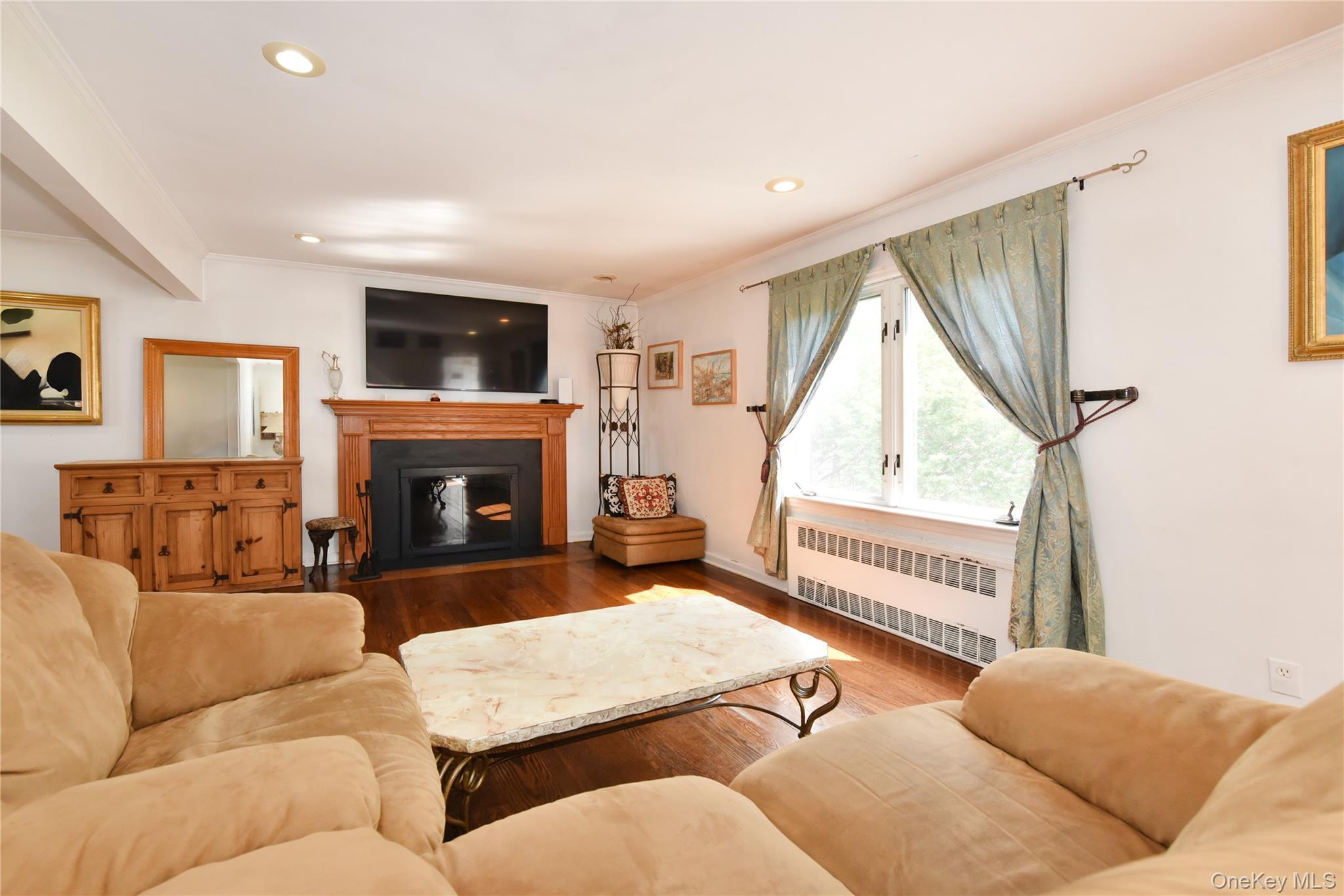 Single Family 69th Avenue Queens, NY 11365, MLS-1023644-7