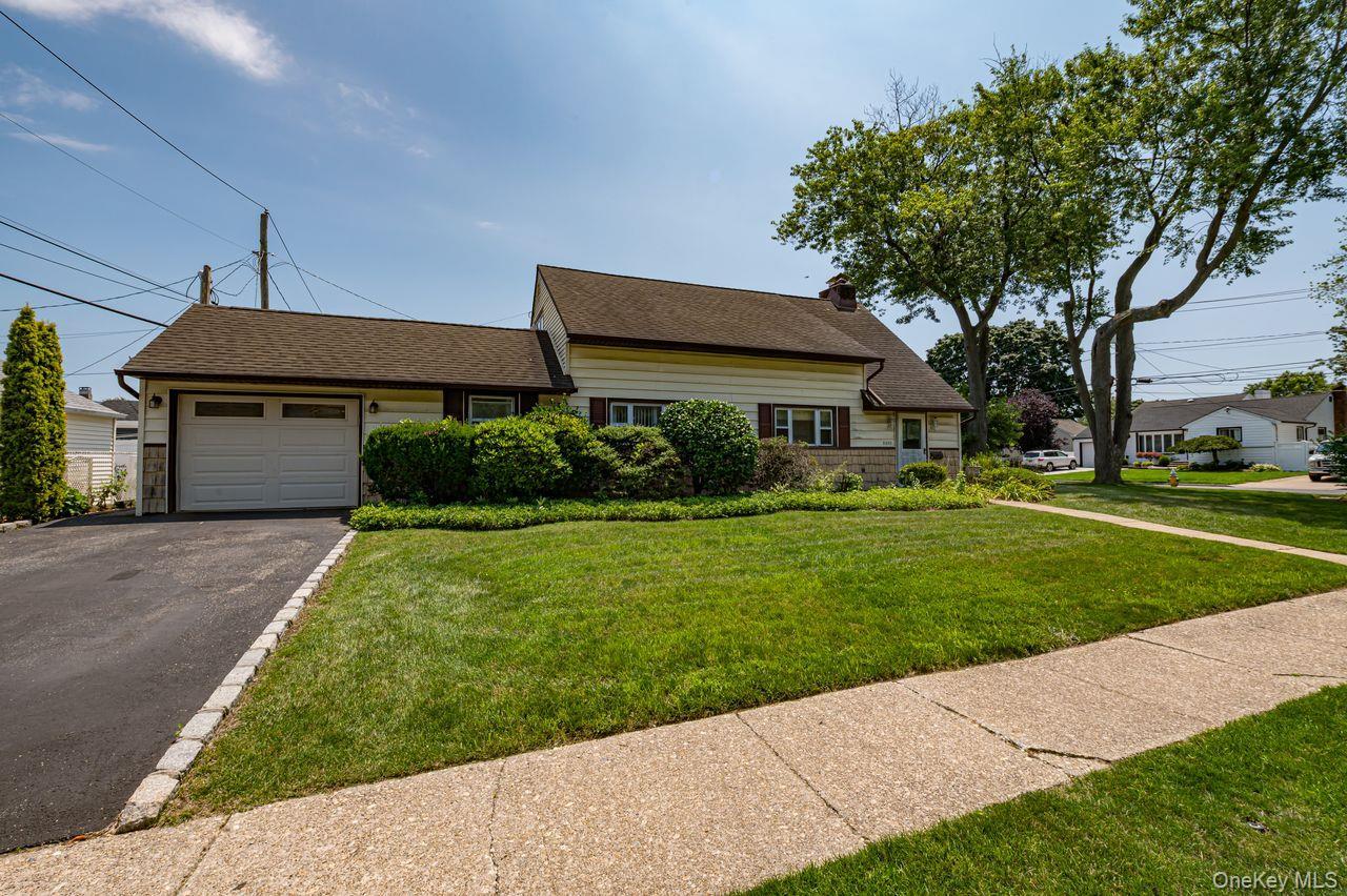 Single Family Wilson Lane Nassau County, NY 11554, MLS-1023768-2
