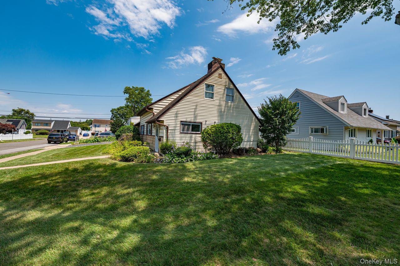 Single Family Wilson Lane Nassau County, NY 11554, MLS-1023768-4