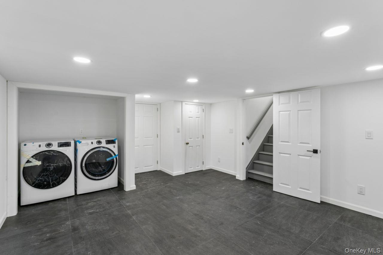 Single Family Rose Place  Suffolk County, NY 11784, MLS-1023771-25