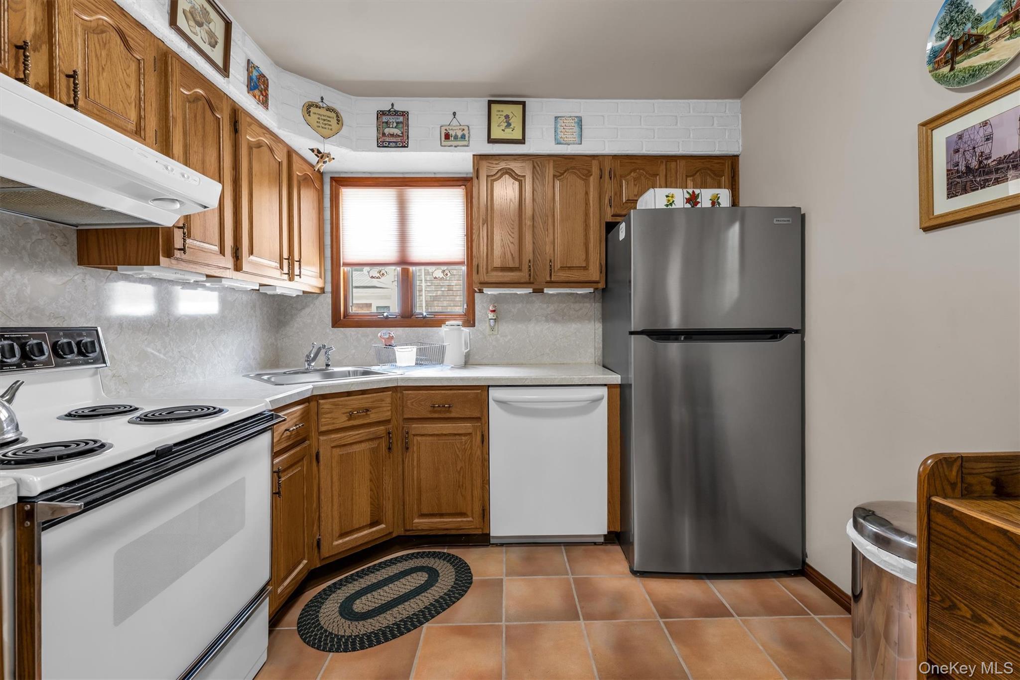 Single Family Bieselin Road  Suffolk County, NY 11713, MLS-1023857-9