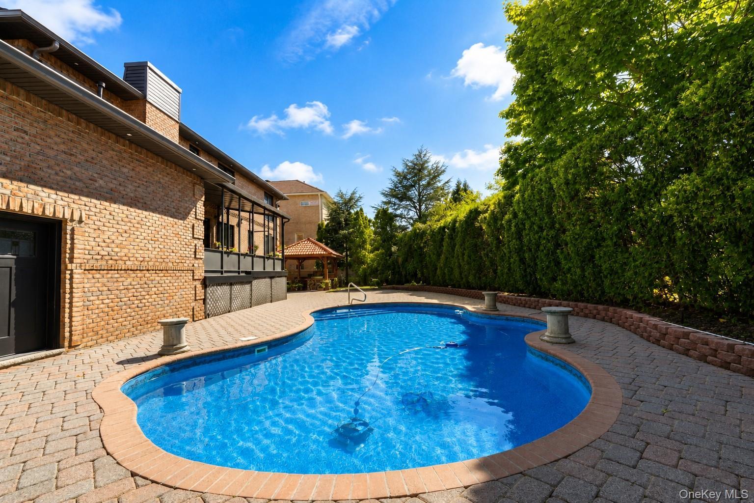Single Family Nicolosi Drive Staten Island, NY 10312, MLS-1023913-13