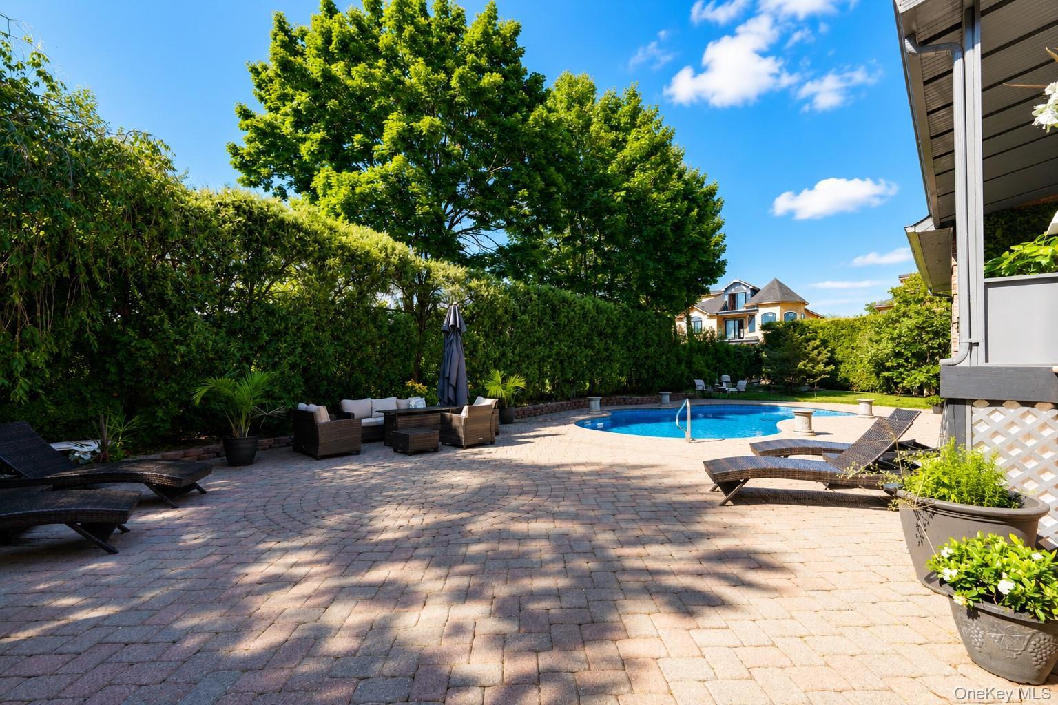 Single Family Nicolosi Drive Staten Island, NY 10312, MLS-1023913-16