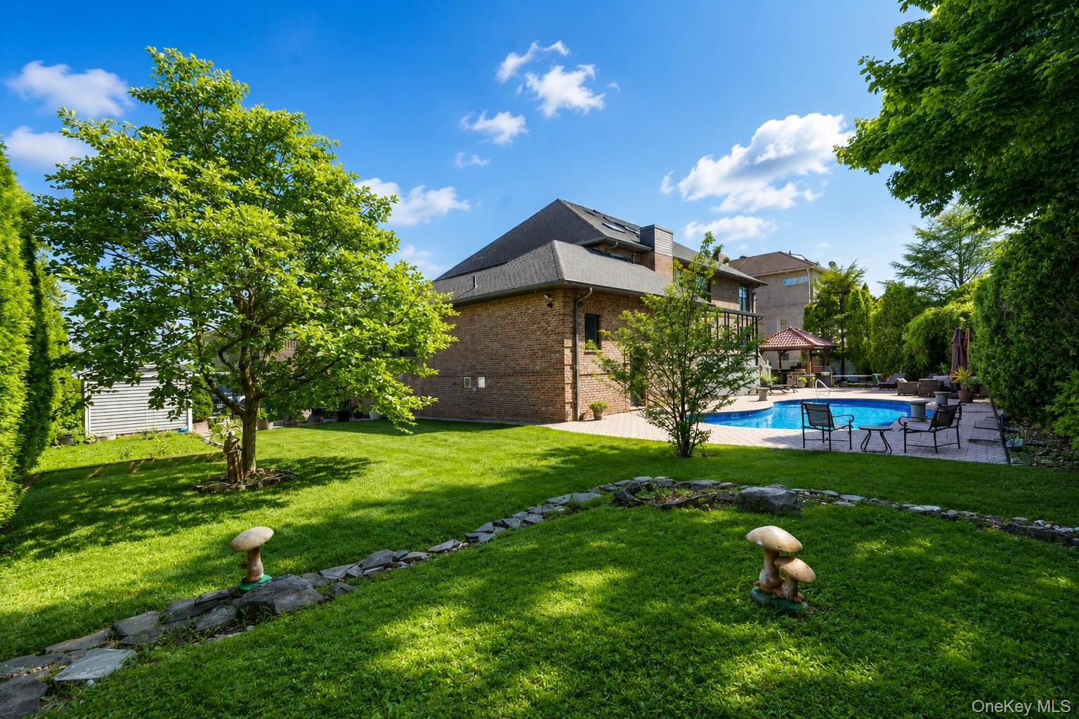 Single Family Nicolosi Drive Staten Island, NY 10312, MLS-1023913-9