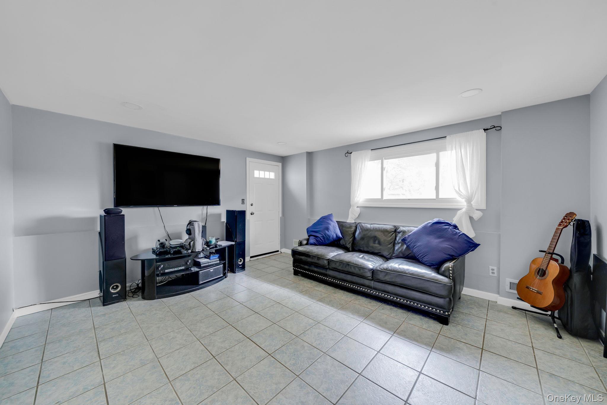 Single Family W 23rd Street  Suffolk County, NY 11729, MLS-1023928-17
