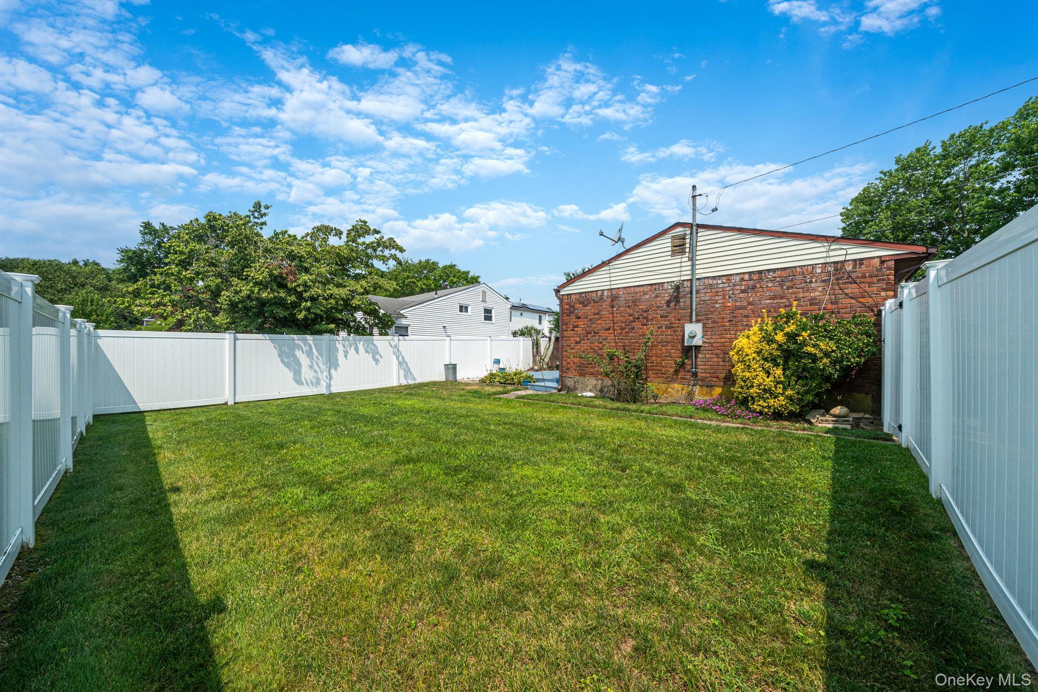 Single Family W 23rd Street  Suffolk County, NY 11729, MLS-1023928-22