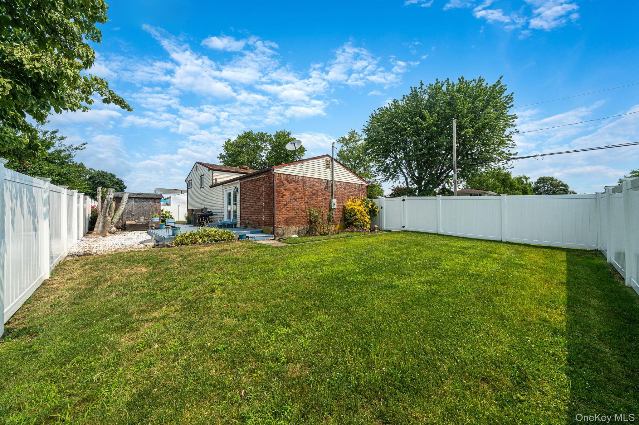 Single Family W 23rd Street  Suffolk County, NY 11729, MLS-1023928-23