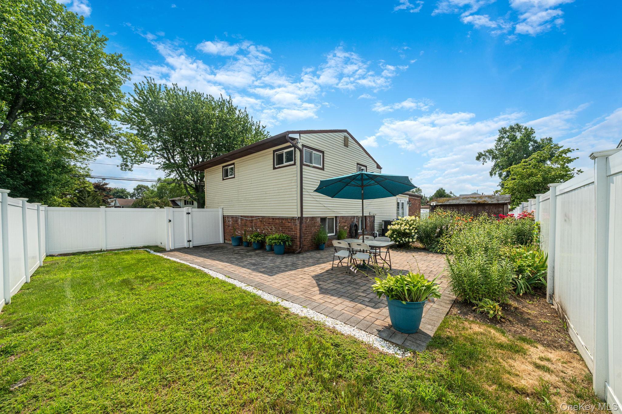 Single Family W 23rd Street  Suffolk County, NY 11729, MLS-1023928-27