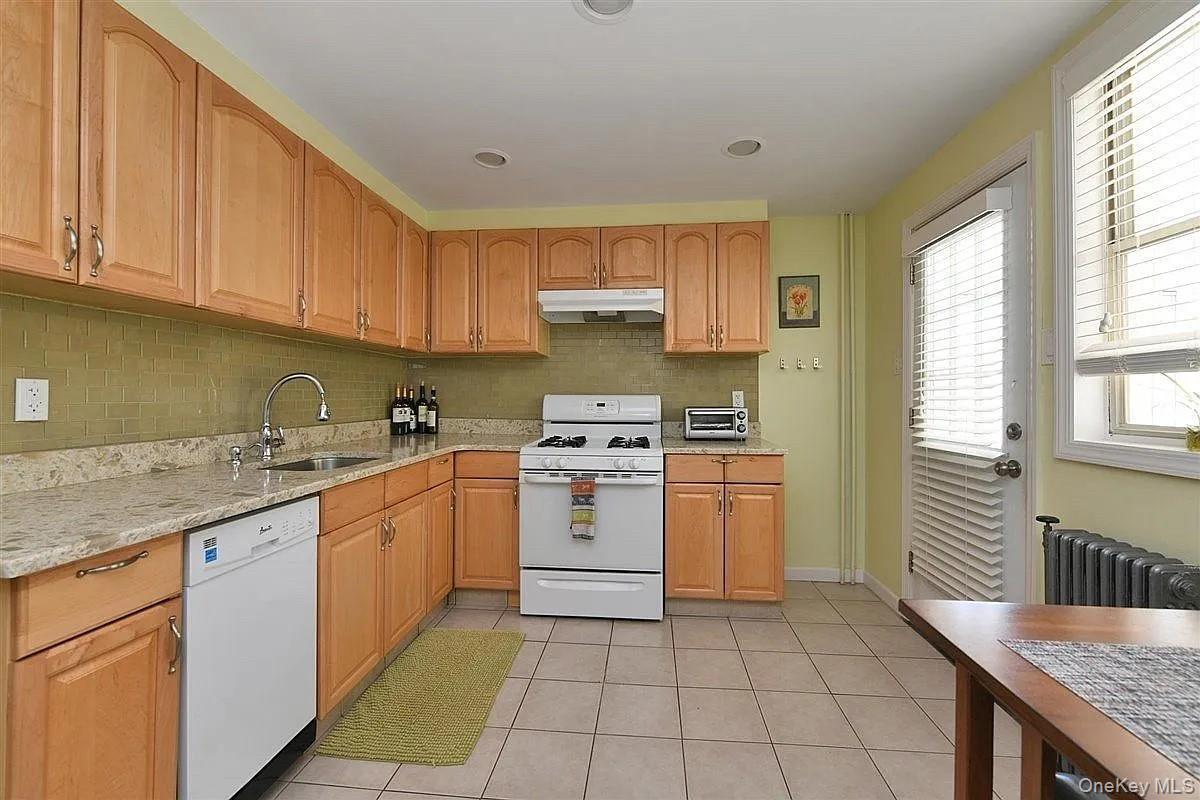 Single Family 201st Street  Queens, NY 11361, MLS-1023954-8