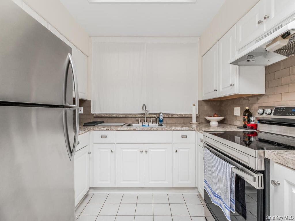 Single Family Williamsbridge Road Bronx, NY 10461, MLS-1023955-14