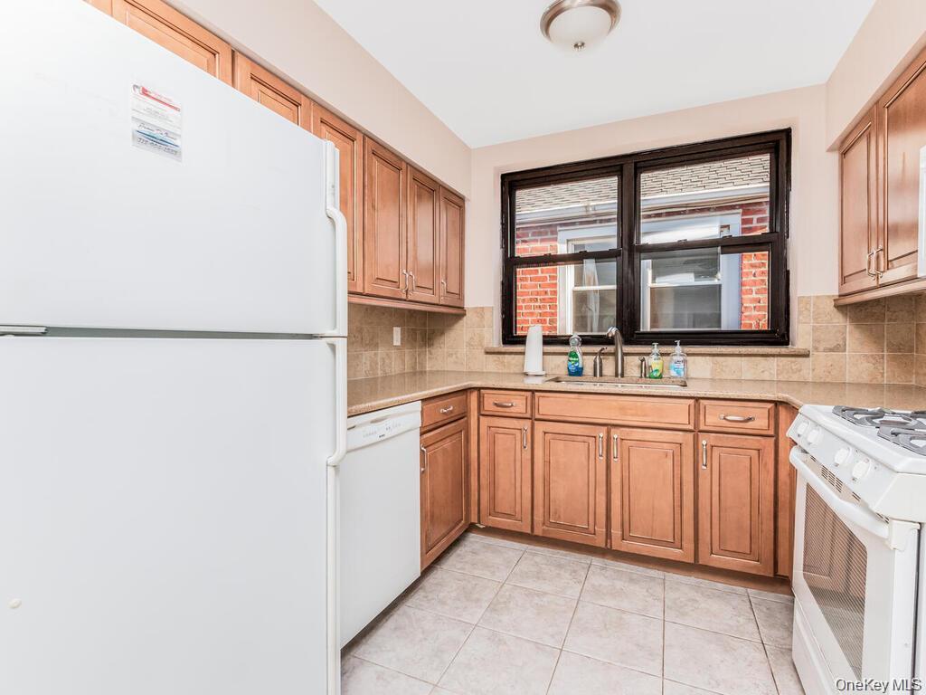 Single Family Williamsbridge Road Bronx, NY 10461, MLS-1023955-8