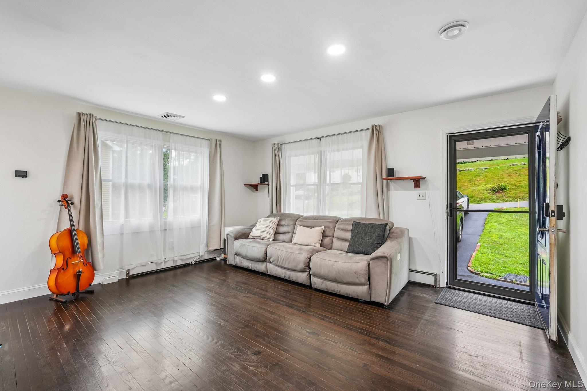 Single Family Warren Avenue  Westchester County, NY 10594, MLS-1023960-4